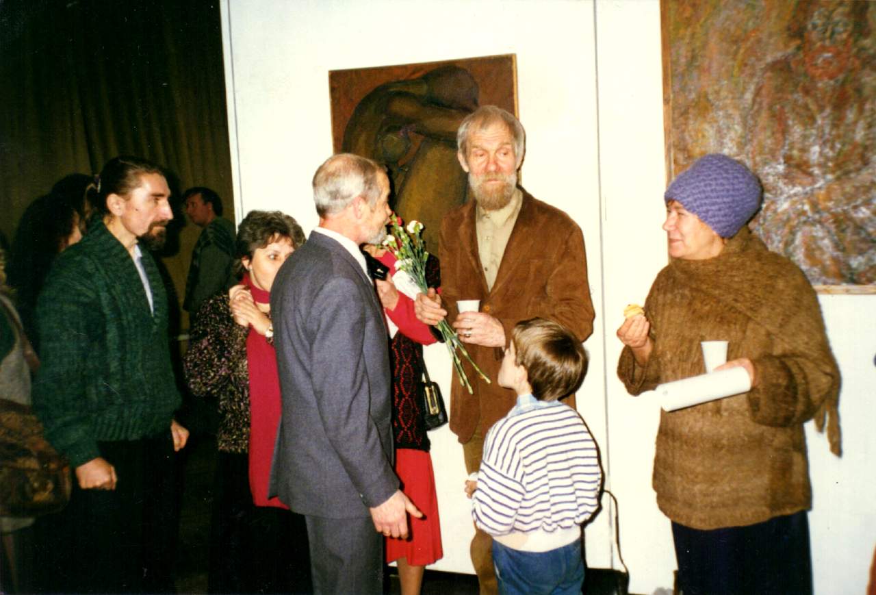 На персональной выставке. Выставочный зал Союза художников на Охте. 1996. Санкт-Петербург