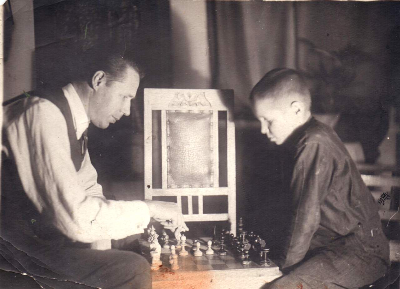 За шахматами с отцом Авксентием Андреевичем Овчинниковым